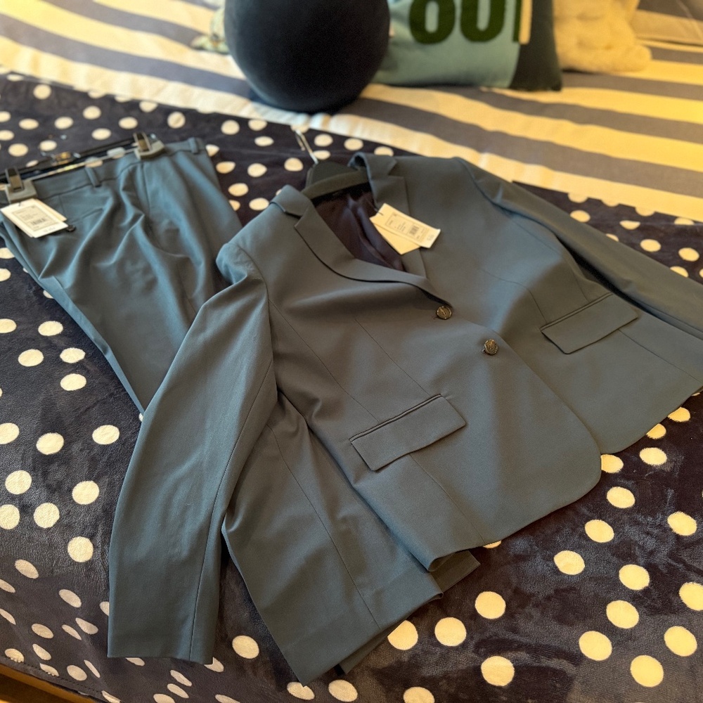 Theory suit in Traceable Wool